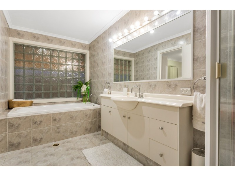 51 Beverley Crescent, Broadbeach Waters QLD 4218