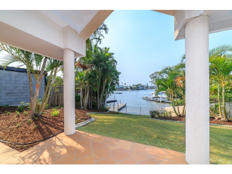 1 Balmoral Avenue, Sorrento QLD 4217