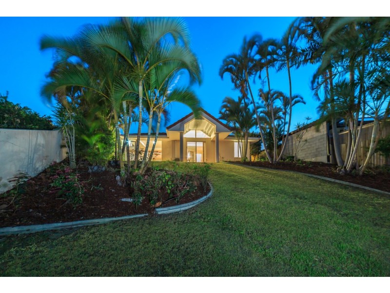 1 Balmoral Avenue, Sorrento QLD 4217