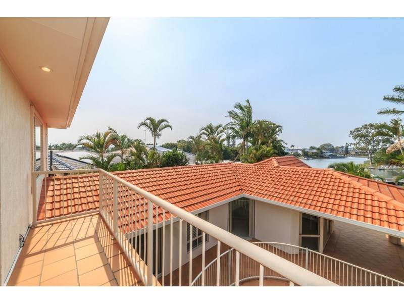 1 Balmoral Avenue, Sorrento QLD 4217