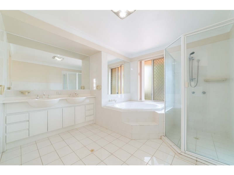 1 Balmoral Avenue, Sorrento QLD 4217