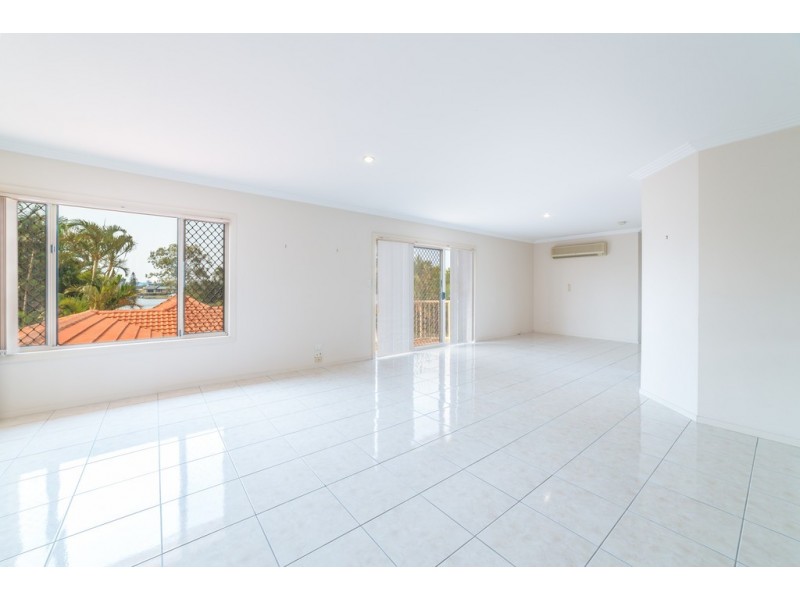 1 Balmoral Avenue, Sorrento QLD 4217