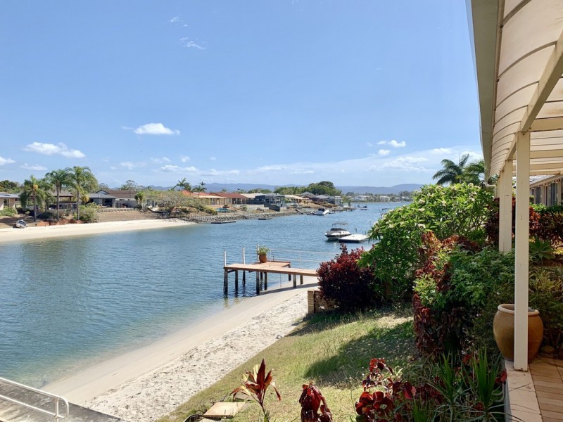 10 Mcilwain Drive, Mermaid Waters QLD 4218