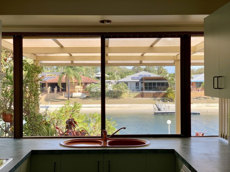 10 Mcilwain Drive, Mermaid Waters QLD 4218