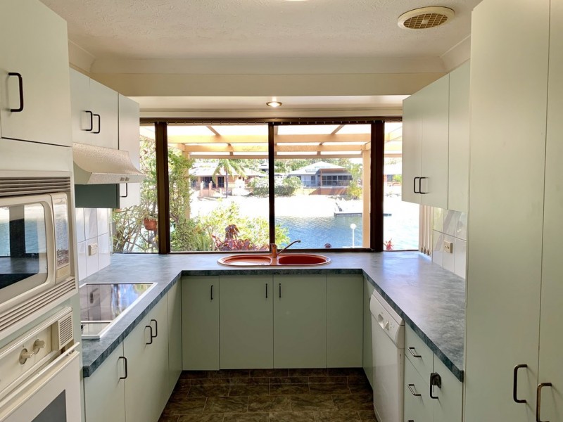 10 Mcilwain Drive, Mermaid Waters QLD 4218