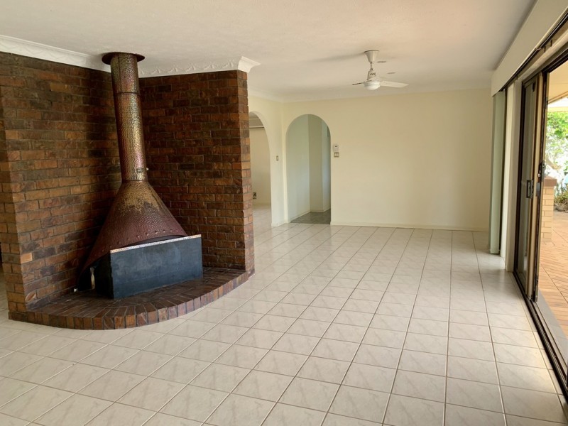 10 Mcilwain Drive, Mermaid Waters QLD 4218