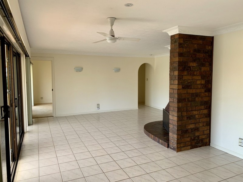 10 Mcilwain Drive, Mermaid Waters QLD 4218