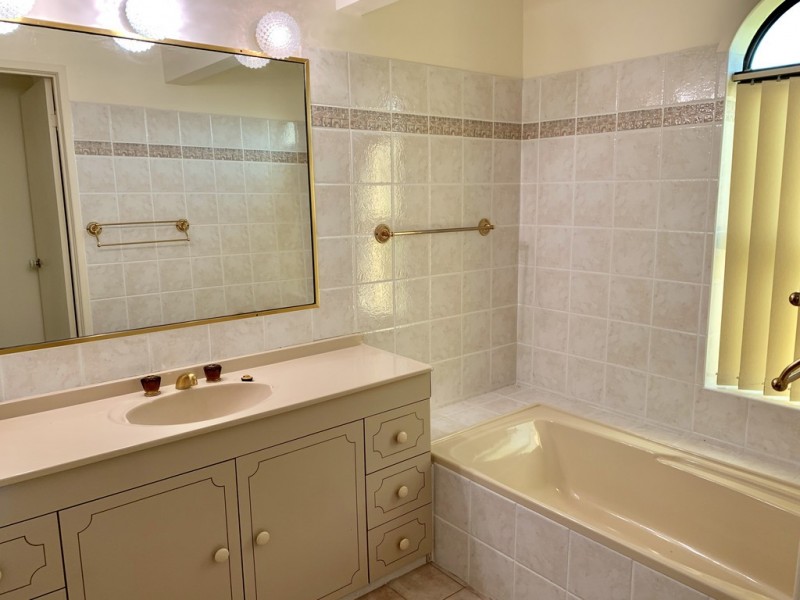 10 Mcilwain Drive, Mermaid Waters QLD 4218