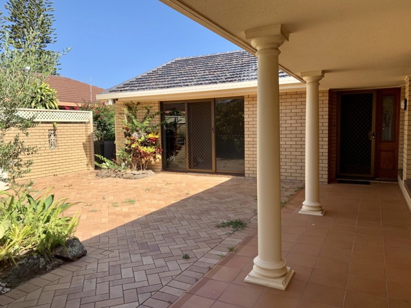 10 Mcilwain Drive, Mermaid Waters QLD 4218