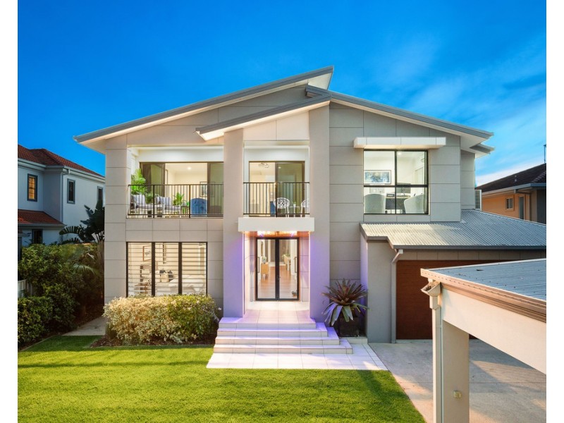 50 Moana Park Avenue, Broadbeach Waters QLD 4218