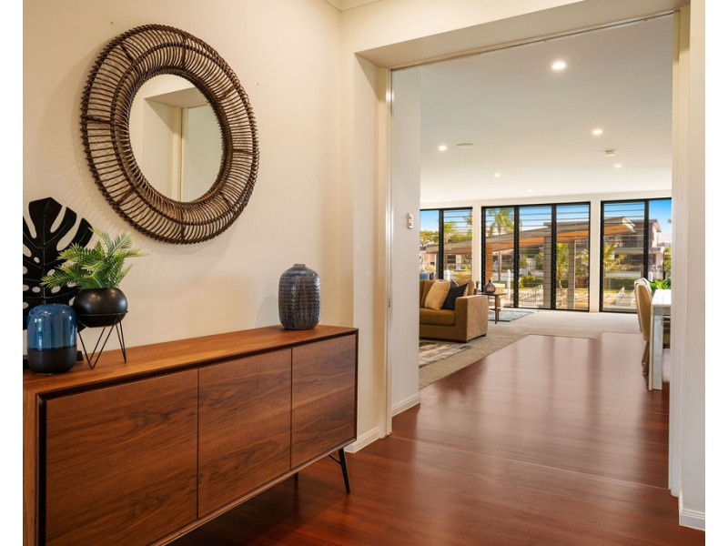 50 Moana Park Avenue, Broadbeach Waters QLD 4218