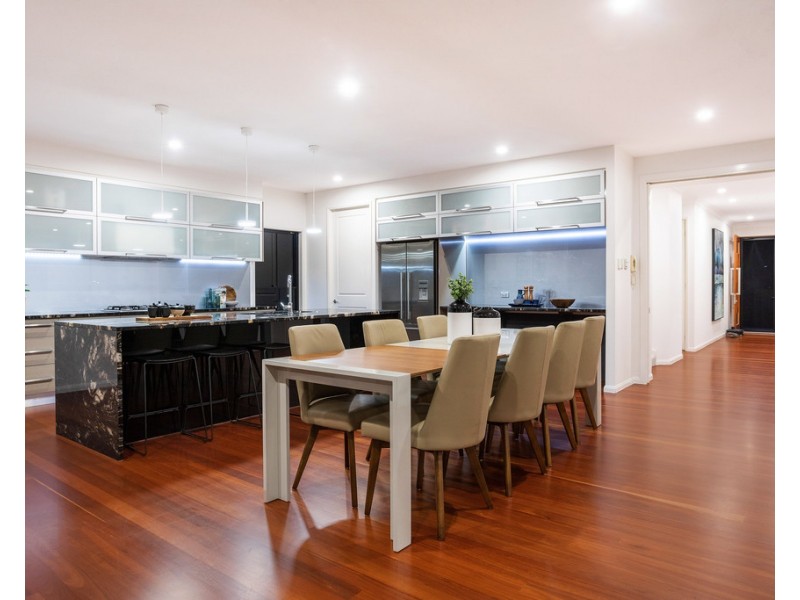 50 Moana Park Avenue, Broadbeach Waters QLD 4218