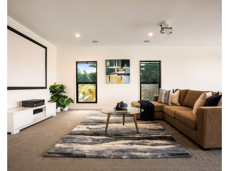 50 Moana Park Avenue, Broadbeach Waters QLD 4218