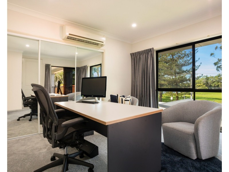 50 Moana Park Avenue, Broadbeach Waters QLD 4218