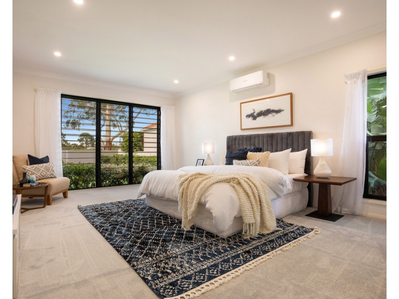 50 Moana Park Avenue, Broadbeach Waters QLD 4218