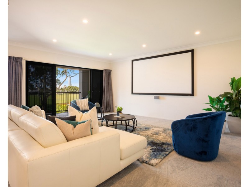 50 Moana Park Avenue, Broadbeach Waters QLD 4218