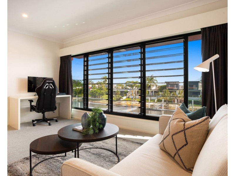 50 Moana Park Avenue, Broadbeach Waters QLD 4218