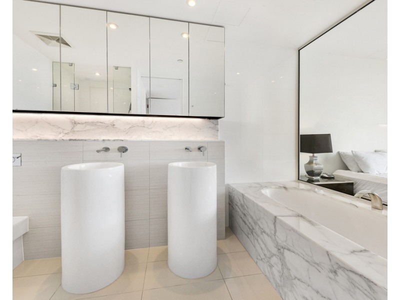 23001 The Oracle 21 Elizabeth Avenue, Broadbeach QLD 4218