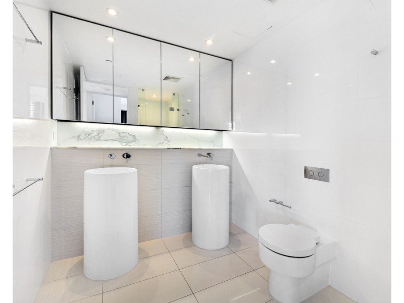 23001 The Oracle 21 Elizabeth Avenue, Broadbeach QLD 4218