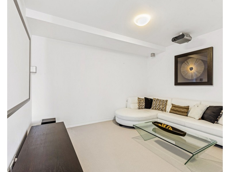 23001 The Oracle 21 Elizabeth Avenue, Broadbeach QLD 4218