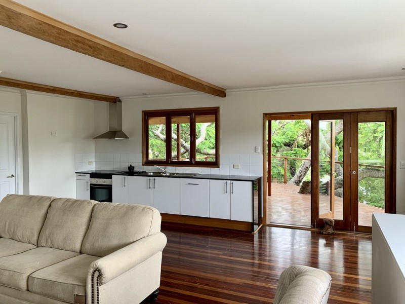 164 Government Road, Labrador QLD 4215