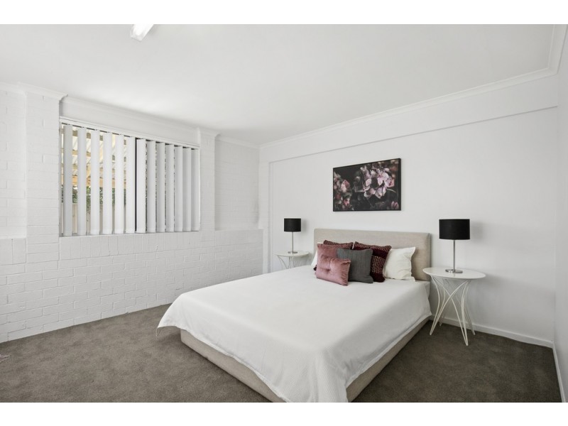 13 Alison Road, Carrara QLD 4211