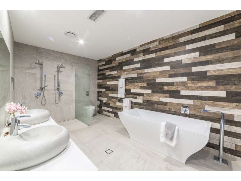 88 Gibraltar Drive, Isle Of Capri QLD 4217