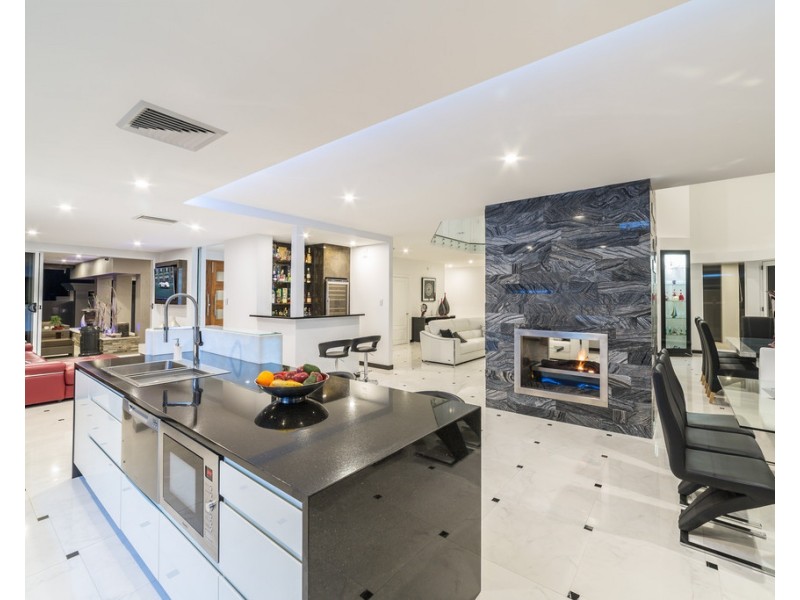 18 Viking Court, Paradise Waters QLD 4217