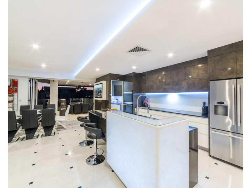 18 Viking Court, Paradise Waters QLD 4217