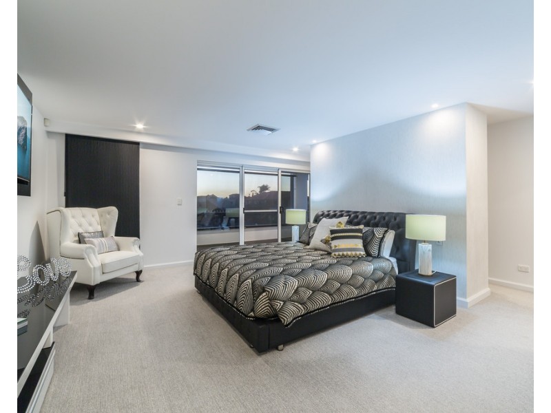 18 Viking Court, Paradise Waters QLD 4217