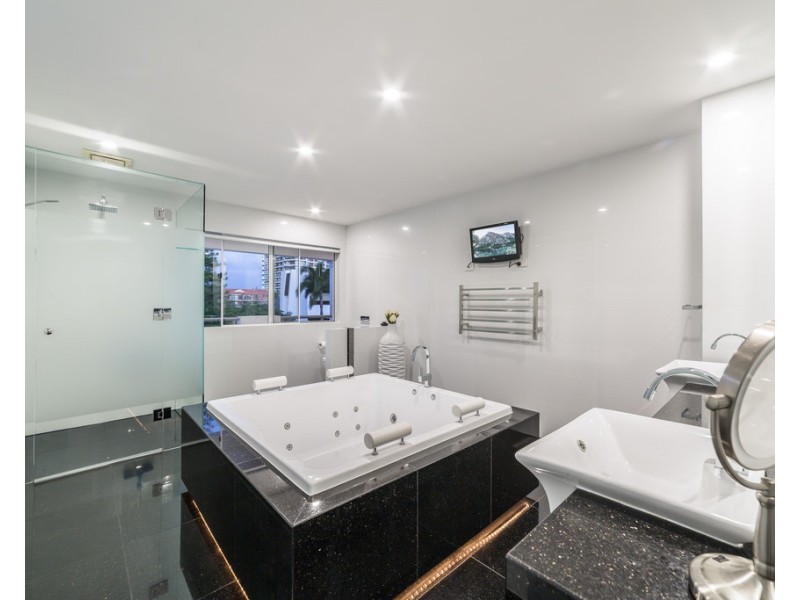 18 Viking Court, Paradise Waters QLD 4217