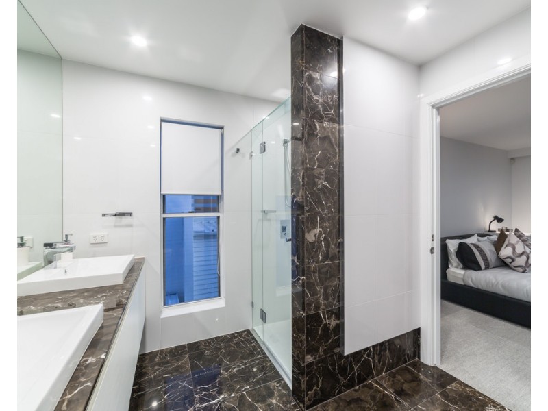 18 Viking Court, Paradise Waters QLD 4217