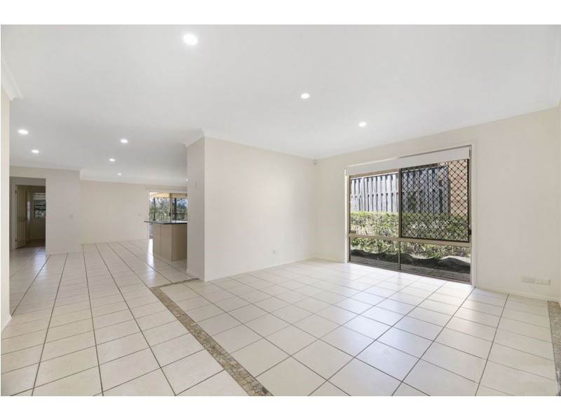 11 Fanning Court, Pacific Pines QLD 4211