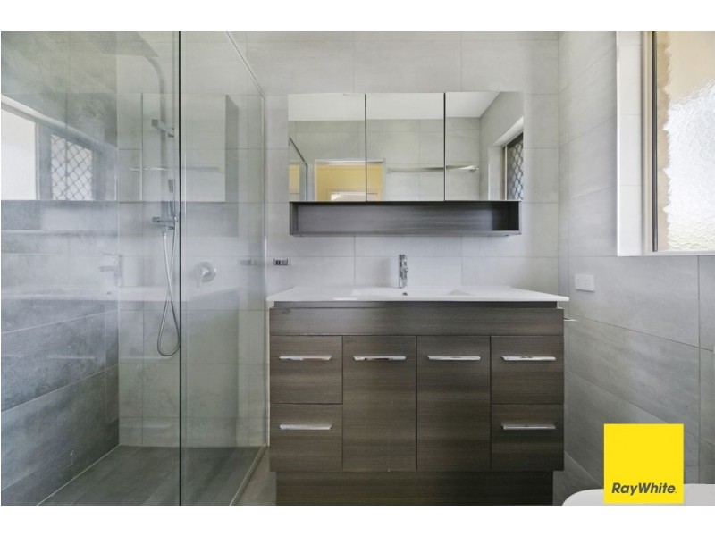 11 Fanning Court, Pacific Pines QLD 4211