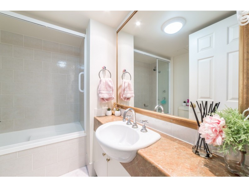 3027/2633 Gold Coast Highway, Broadbeach QLD 4218