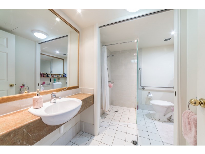 3027/2633 Gold Coast Highway, Broadbeach QLD 4218