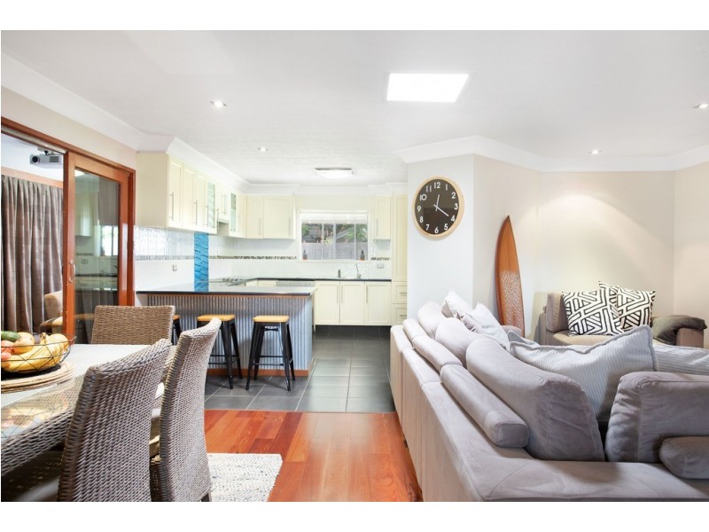 34 Allambi Avenue, Broadbeach Waters QLD 4218