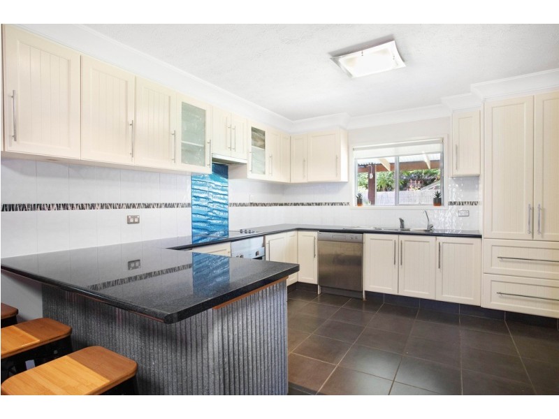 34 Allambi Avenue, Broadbeach Waters QLD 4218