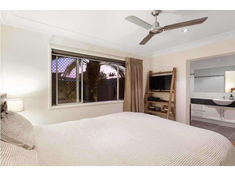 34 Allambi Avenue, Broadbeach Waters QLD 4218