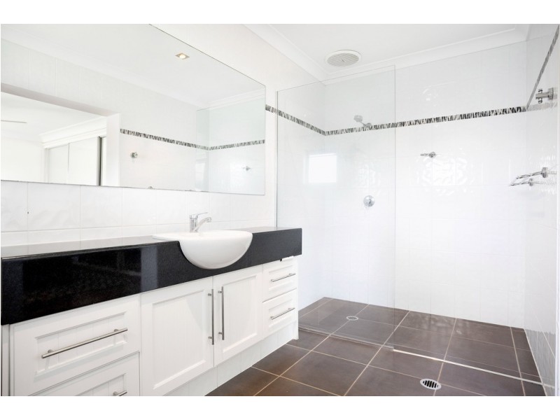 34 Allambi Avenue, Broadbeach Waters QLD 4218