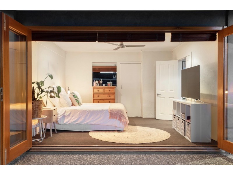 34 Allambi Avenue, Broadbeach Waters QLD 4218