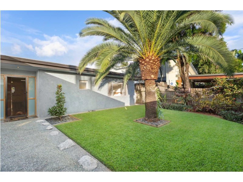 34 Allambi Avenue, Broadbeach Waters QLD 4218