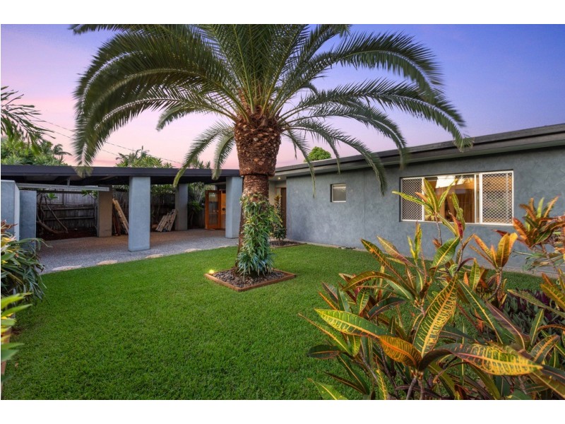 34 Allambi Avenue, Broadbeach Waters QLD 4218