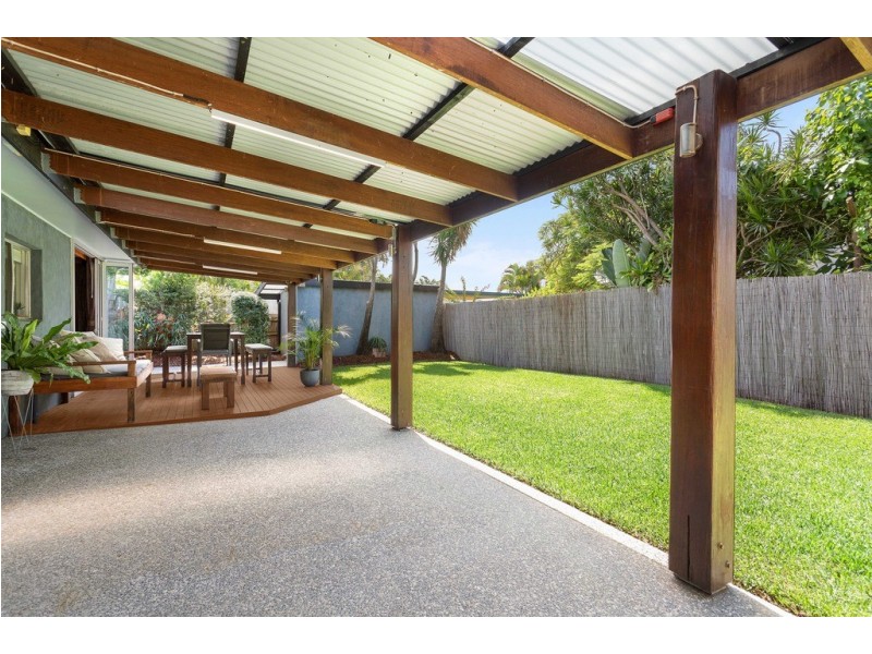 34 Allambi Avenue, Broadbeach Waters QLD 4218