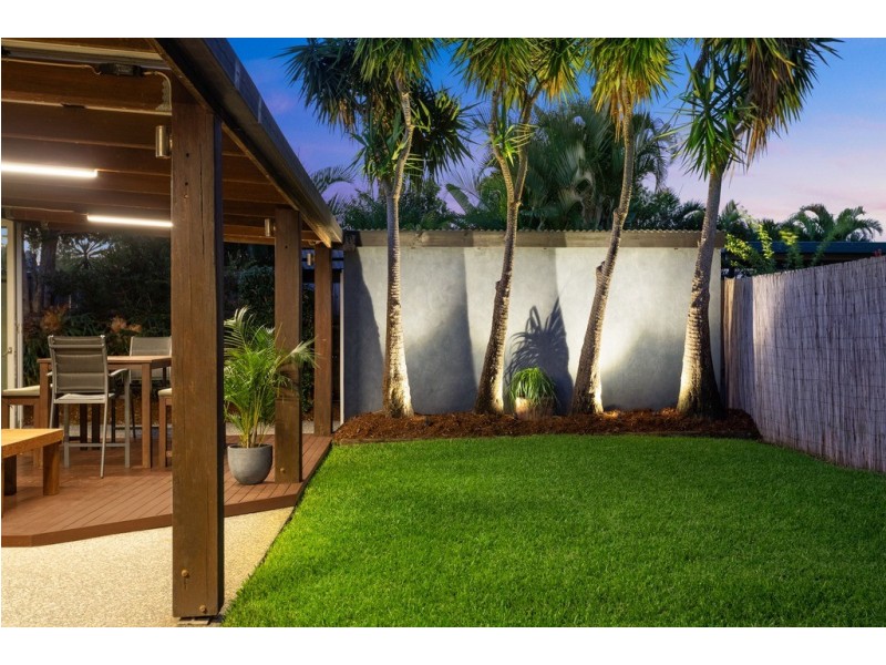 34 Allambi Avenue, Broadbeach Waters QLD 4218