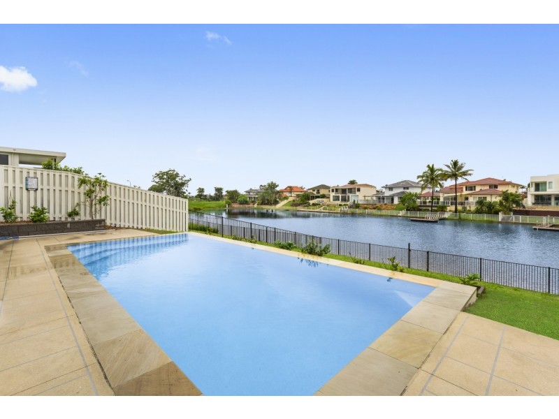 12 Lakeview Blvd, Mermaid Waters QLD 4218