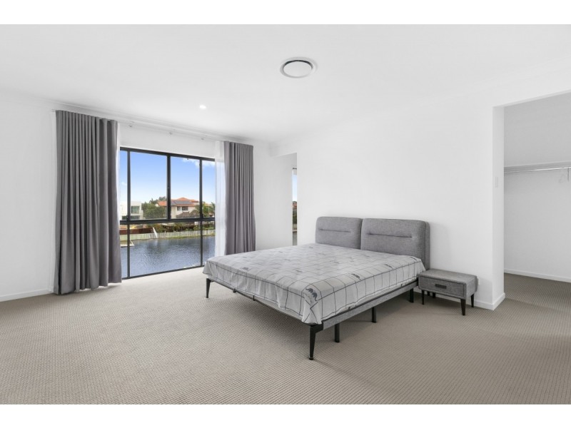 12 Lakeview Blvd, Mermaid Waters QLD 4218