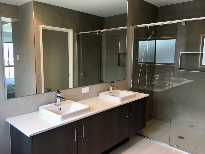 12 Lakeview Blvd, Mermaid Waters QLD 4218