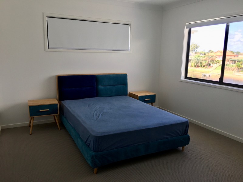 12 Lakeview Blvd, Mermaid Waters QLD 4218