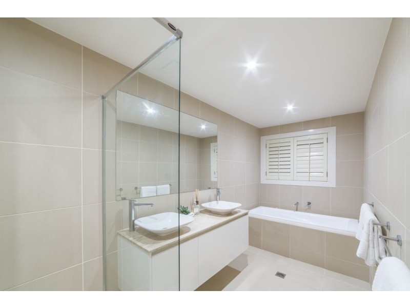 38 Tosti Street, Sorrento QLD 4217